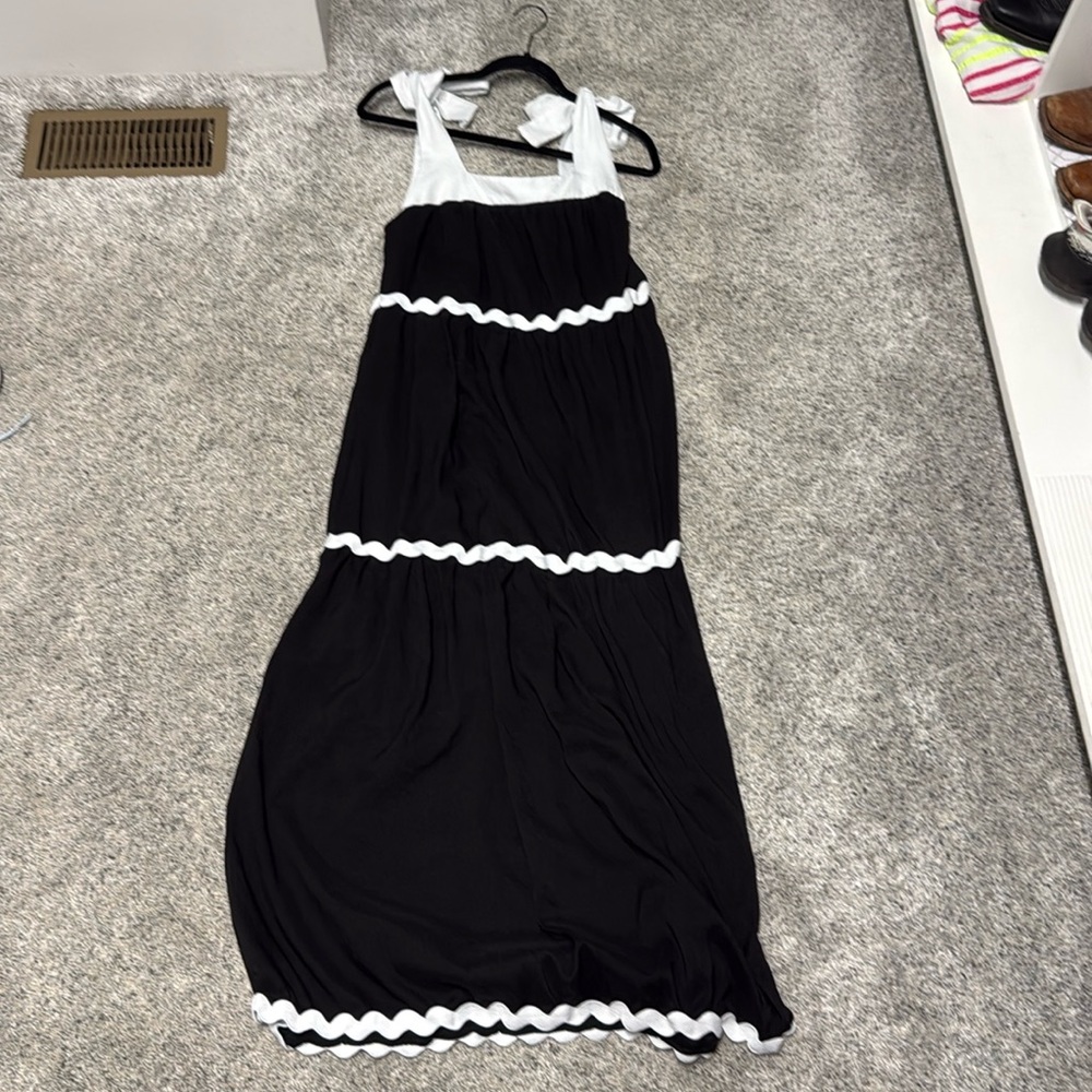 Size small tie shoulder maxi dress.
